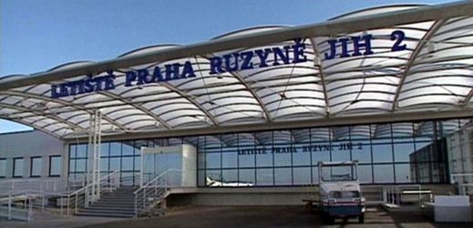 Václavu Klausovi se stýská po dobách, kdy letiště v Praze-Ruzyni ještě neneslo Havlovo jméno.