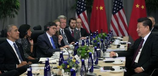Setkání představitelů Číny a USA během summitu o jaderné bezpečnosti.