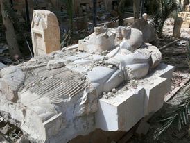 Bojem poničené památky z muzea v Palmýře.