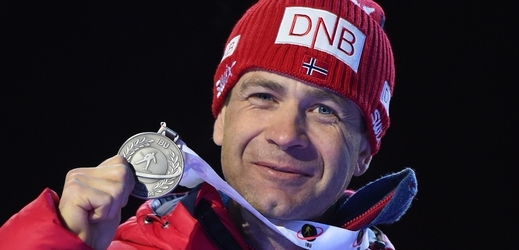 Fenomenální norský biatlonista Ole Einar Björndalen chce závodit až do olympijských her v Pchjongčchangu v roce 2018.