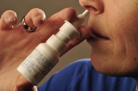 Alergici by měli volit mezi nosními spreji, které jsou přímo zaměřené na potlačení alergické reakce.