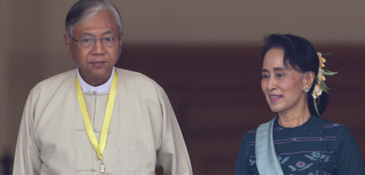 Maynmarský Htin Kyaw prezident s demokratickou vůdkyní Su Ťij.