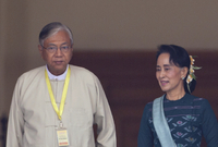 Maynmarský Htin Kyaw prezident s demokratickou vůdkyní Su Ťij.