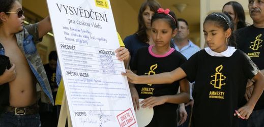 Snímek z kampaně Smažme rozdíly společnosti Amnesty International, která vydala výzkumnou zprávu upozorňující na přetrvávající diskriminační postupy v českém školství, zejména vůči romským dětem.