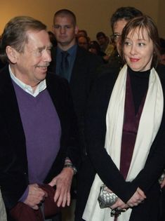 Bývalý český prezident Václav Havel a americká písničkářka Suzanne Vega se setkali na koncertu Už je to tady, který v roce 2009 v Pražské křižovatce uspořádal Václav Havel k 20. výročí listopadových událostí roku 1989.
