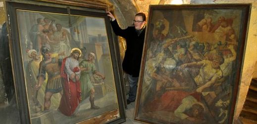 Obrazy s tématikou křížové cesty vytvořili v 18. a 19. století pro kostel sv. Vavřince v Chodově na Sokolovsku tamní malíři. 