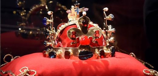 Replika svatováclavské koruny bude vznikat podle fotografií.