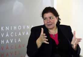 Jordánská reportérka Rana Husseiniová v Knihovně Václava Havla.