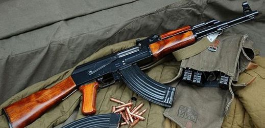 Zbraně určené na černý trh v Evropské unii, včetně automatických pušek typu kalašnikov, byly zadrženy na hranici Bosny a Chorvatska.