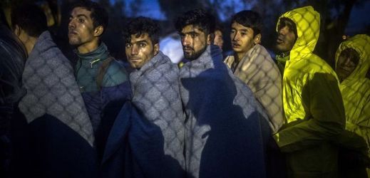 Špatný odhad. Na začátku migrační krize úřad považoval za nepravděpodobné, že by IS do Německa své členy posílal ukryté mezi uprchlíky (ilustrační foto).