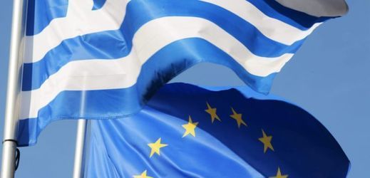 Řecká a evropská vlajka.