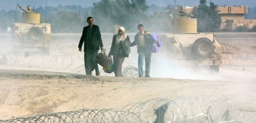 Lidé v ohrožené oblasti Fallúdža (ilustrační foto).
