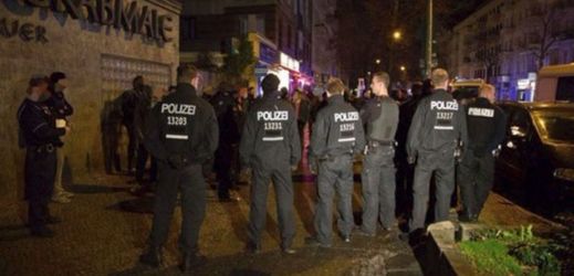 Berlínská policejní akce proti arabskému gangu.