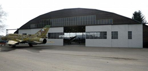 Jeden ze dvou zrekonstruovaných hangárů.