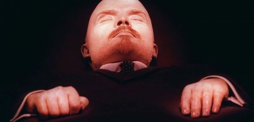 Mumifikované tělo bolševického vůdce Vladimira Uljanova - Lenina.