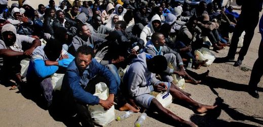 Migranti z Libye.