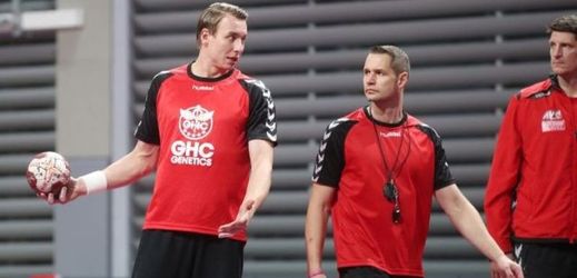 Filip Jícha a trenéři Jan Filip a Daniel Kubeš (zleva).