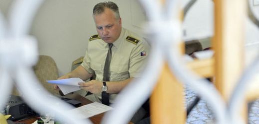 Náčelník kanceláře prezidenta republiky Rostislav Pilc, který přišel loni na podzim o bezpečnostní prověrku, rezignoval na svou funkci.