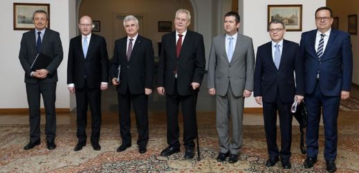 Vrcholní ústavní činitelé na Hradě diskutovali o migrační krizi.