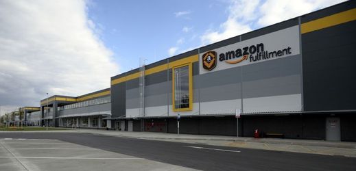 Distribuční sklad Amazonu v Dobrovízi u Prahy.