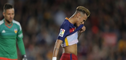 Zklamaný Neymar po další ztrátě Barcelony. 