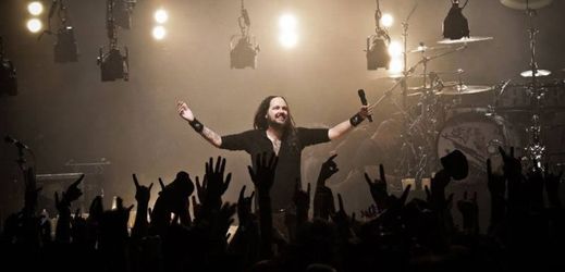 Na fotografii z koncertu zpěvák americké kapely Korn, Jonathan Davis.