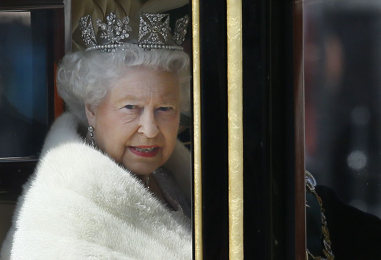 Královna Alžběta II. slaví devadesáté narozeniny. 