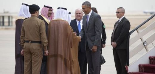 Baracka Obamu na letišti přivítal sám král Salmán. 