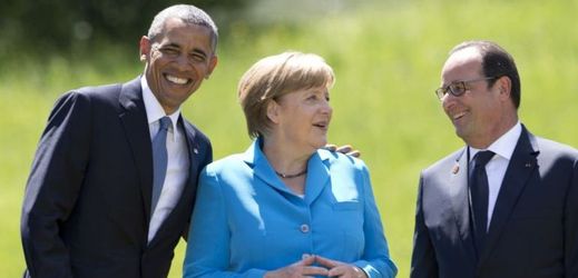 Na snímku zleva americký prezident Barack Obama, německá kancléřka Angela Merkelová a francouzský prezident Francois Hollande.