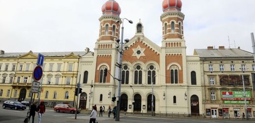 Na snímku je Velká synagoga v Plzni.