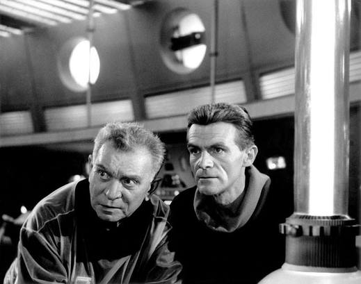 Film Ikarie XB 1 získal Zlatou kosmickou loď na Mezinárodním filmovém vědeckofantastickém festivalu v Terstu v r. 1963.