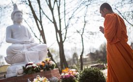 V Japonsku si také můžete pronajmout mnicha pro pohřby a jiné rituály.