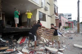 Následky zemětřesení v Ekvádoru.