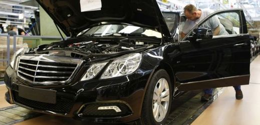 Mercedes-Benz investoval do uvedení nové verze luxusního sedanu třídy E.