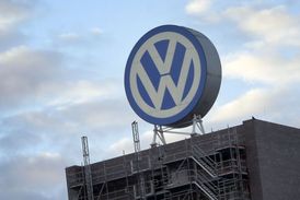 Volkswagen zvyšuje finanční rezervu, aby pokryl náklady s emisním skandálem.