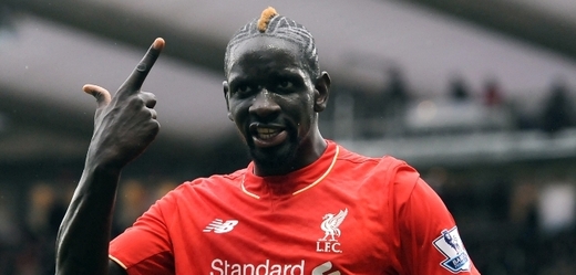 Obránce Liverpoolu Mamadou Sakho.