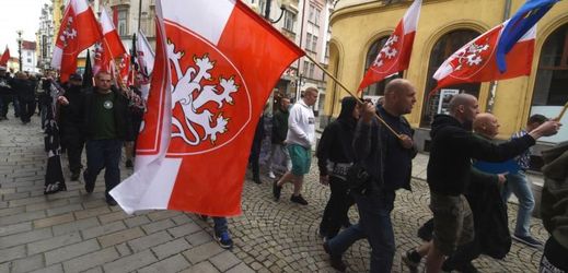 Zastánci a odpůrci přijímání migrantů demonstrovali v sobotu odpoledne v Ostravě.