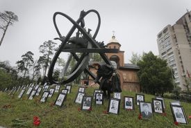 Monument vztyčený v Kyjevě za oběti katastrofy.