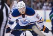 Connor McDavidTým: KanadaPozice: centrVěk: 19Klub: Edmonton OilersJednička loňského draftu, který už od mládí čelí přezdívkám "Nový Gretzky" a "Nový Crosby". Start v NHL měl letos slušný, ač kvůli zranění ramene vynechal část sezony. Osmačtyřicet bodů v 45 zápasech hovoří za vše. 