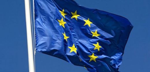 Evropská unie pozastavila výplatu dotací na 25 projektů.
