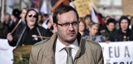 Předseda krajně pravicové Národní demokracie Adam B. Bartoš.