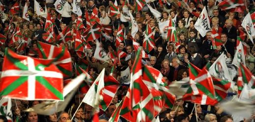 Vlajky Baskicka v davu (ilustrační foto). 