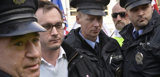 policie zadržela na březnové demonstraci Adama B. Bartoše (ilustrační foto).