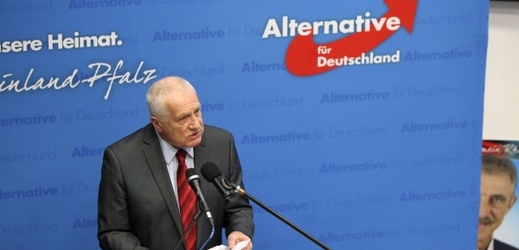 Václav Kalus hovoří na akci AfD v březnu 2016.