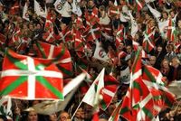 Vlajky Baskicka v davu (ilustrační foto).