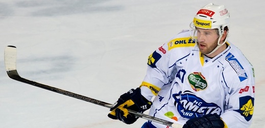 Hokejový kanonýr Petr Ton se po 18 letech vrací do Kladna, s kterým bude bojovat o postup do extraligy. 