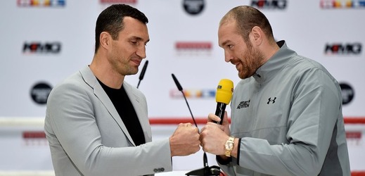 Úřadující profesionální boxerský mistr světa v těžké váze Brit Tyson Fury (vpravo) oznámil, že po červencové odvetě s Ukrajincem Vladimirem Kličkem bez ohledu na výsledek ukončí kariéru.