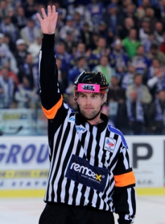 Antonín Jeřábek letos pískal tři finálové zápasy KHL.