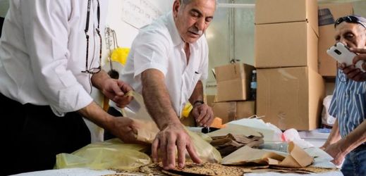 Izrael nabízí pestrou nabídku gastronomie, v níž se mísí židovské tradice se středomořskou a východní kuchyní.