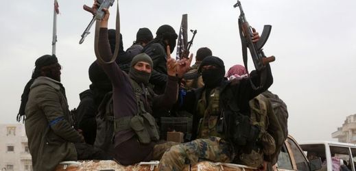 Radikální bojovníci teroristické organizace al-Kajda.